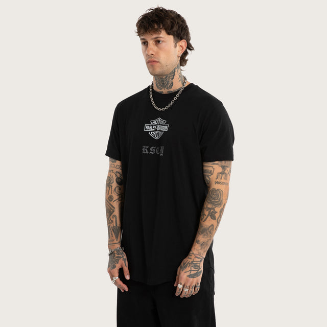 Model wears Carve Dual Curved Tee Jet Black T-Shirts Black – image 2