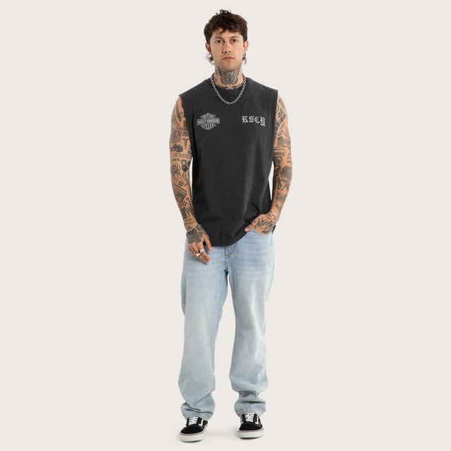 Model wears Throttle Dual Curved Muscle Pigment Black Muscle Tees Black – image 4
