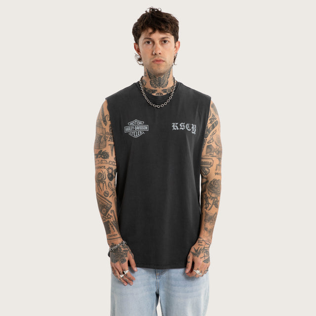 Model wears Throttle Dual Curved Muscle Pigment Black Muscle Tees Black – image 2