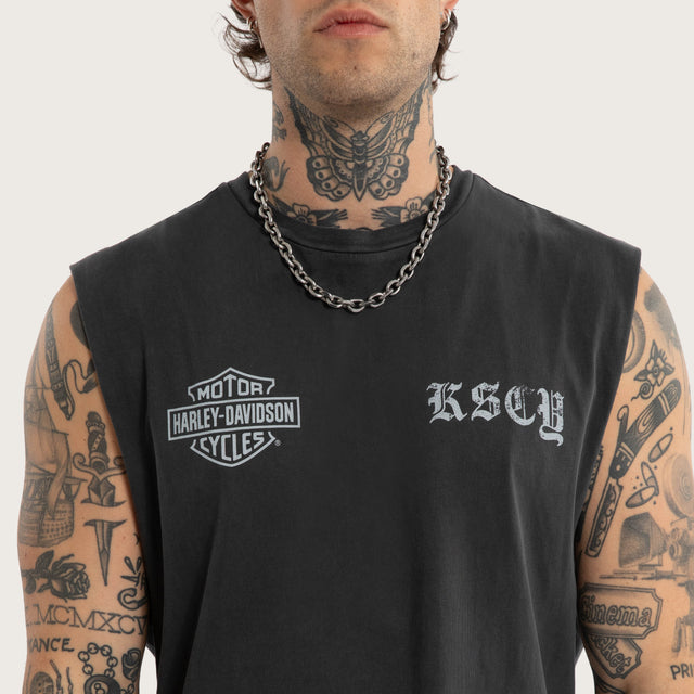 Model wears Throttle Dual Curved Muscle Pigment Black Muscle Tees Black – image 3