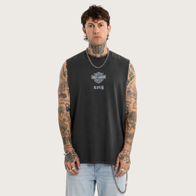 Model wears Idle Relaxed Muscle Pigment Black Muscle Tees Black – image 2