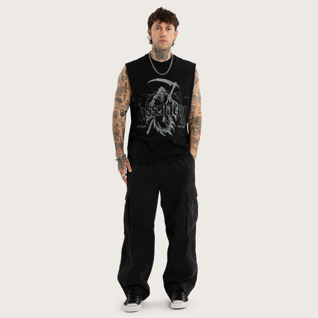 Model wears Vapor Street Muscle Jet Black Muscle Tees Black – image 5