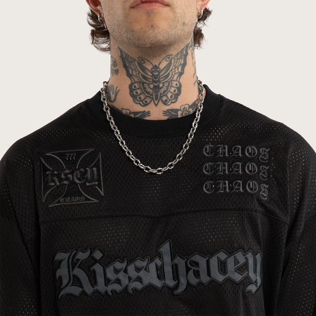 Model wears Synced Mesh Jersey Jet Black T-Shirts Black – image 4