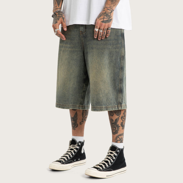 Model wears Ash K7 Super Baggy Jorts Sandblast Shorts Blue – image 1