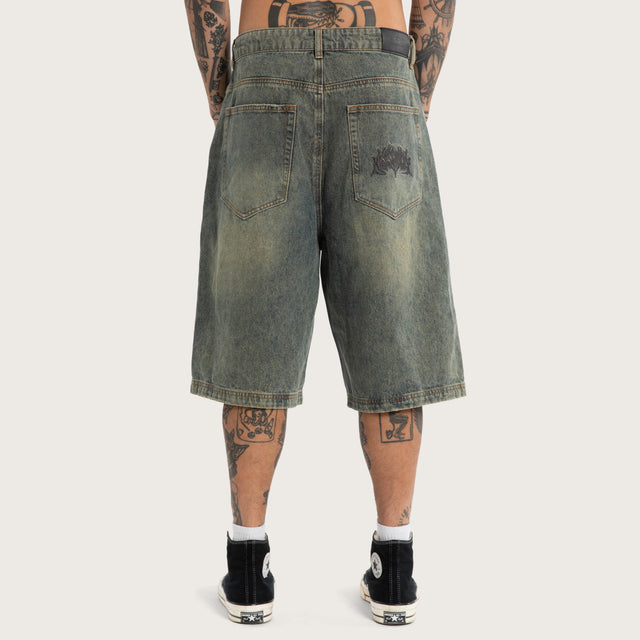 Model wears Ash K7 Super Baggy Jorts Sandblast Shorts Blue – image 4