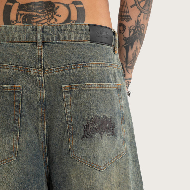 Model wears Ash K7 Super Baggy Jorts Sandblast Shorts Blue – image 2