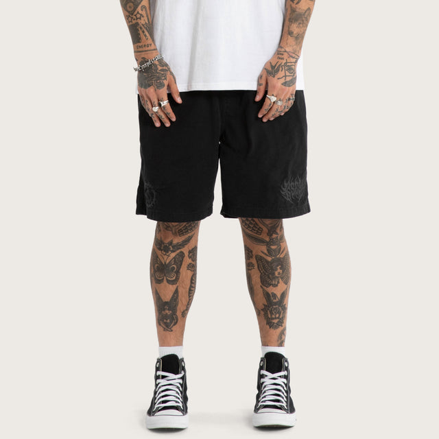 Model wears Mosh Baggy Short 2.0 Jet Black Shorts Black – image 1