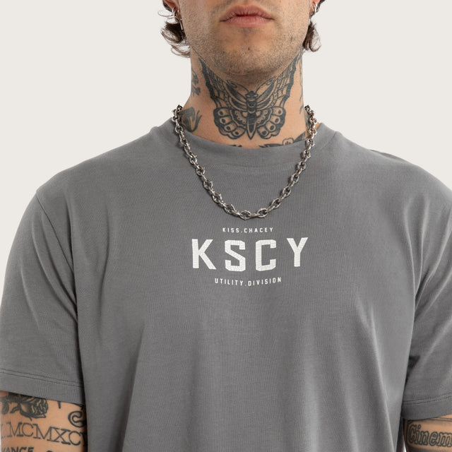 Model wears Division Dual Curved Tee Steel Grey T-Shirts Grey – image 4