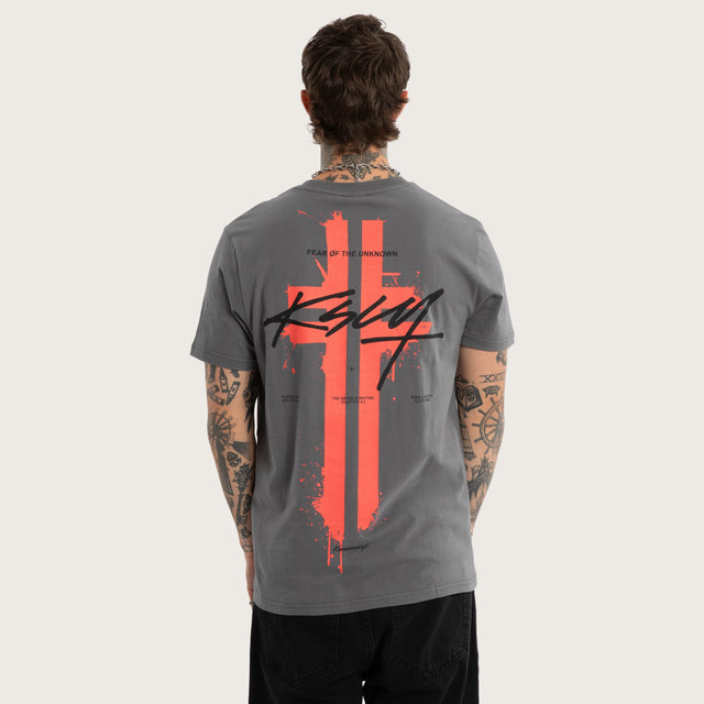 Model wears Grail Standard Tee Charcoal T-Shirts Grey – image 2