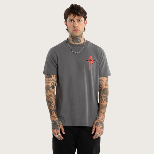 Model wears Grail Standard Tee Charcoal T-Shirts Grey – image 1
