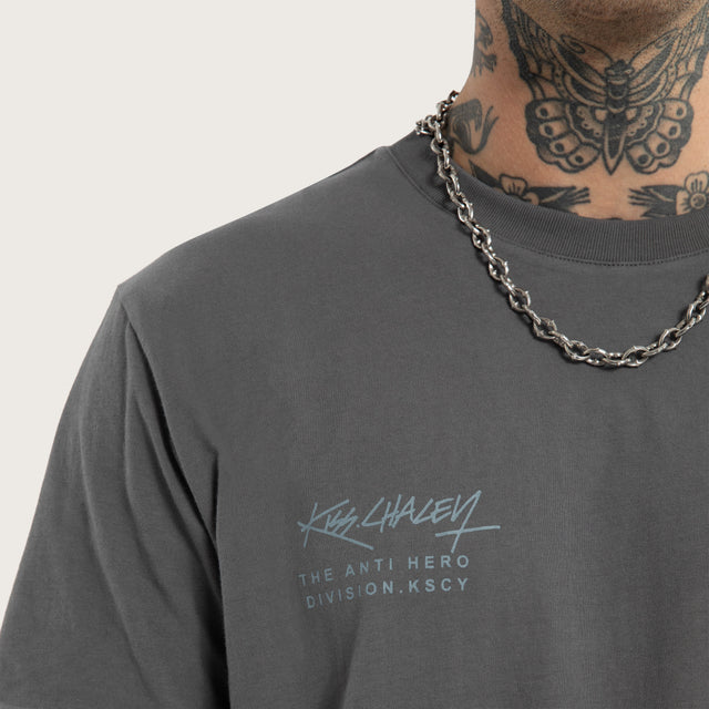 Model wears Cloak Dual Curved Tee Charcoal T-Shirts Grey – image 4