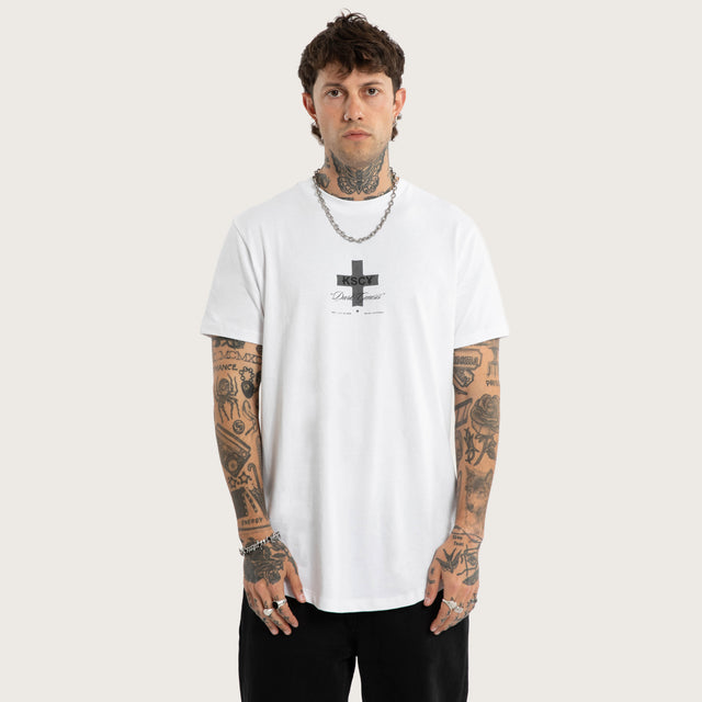 Model wears Resolved Dual Curved Tee Optical White T-Shirts White – image 1
