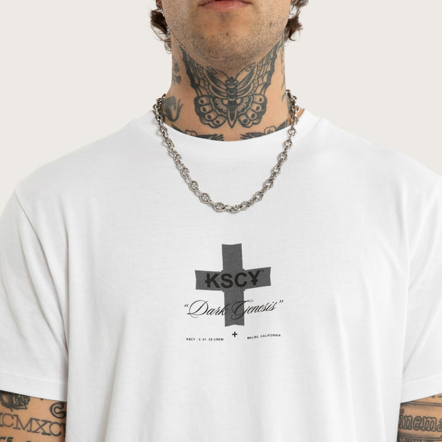 Model wears Resolved Dual Curved Tee Optical White T-Shirts White – image 4