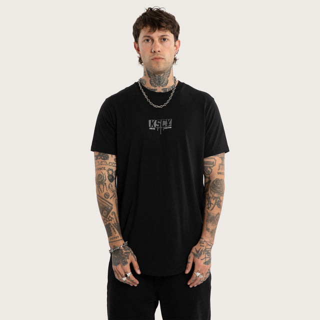 Model wears Dream Dual Curved Tee Jet Black/Castle Rock T-Shirts Black – image 1