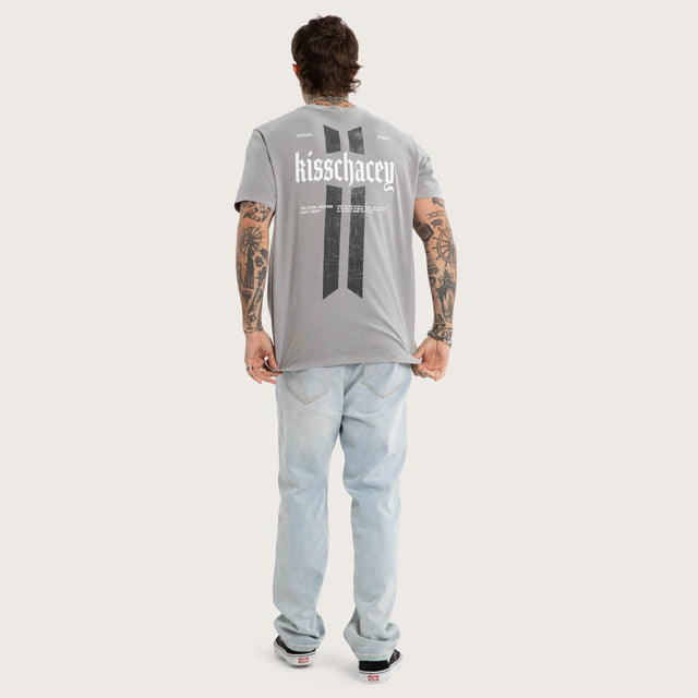 Model wears Ravage Standard Tee Pigment Alloy T-Shirts Grey – image 6