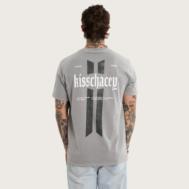 Model wears Ravage Standard Tee Pigment Alloy T-Shirts Grey – image 2
