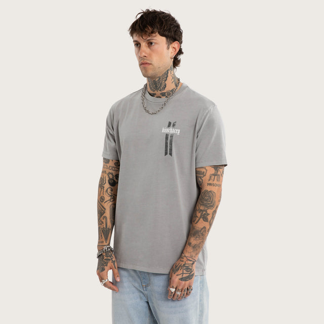 Model wears Ravage Standard Tee Pigment Alloy T-Shirts Grey – image 3