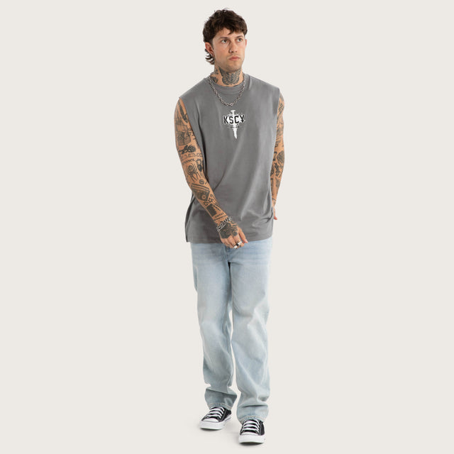 Model wears Imperial Relaxed Muscle Steel Grey Muscle Tees Grey – image 5