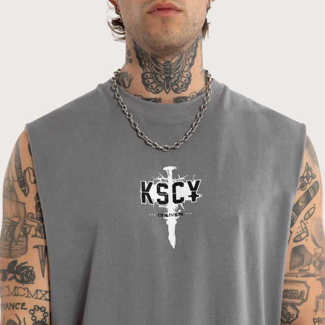 Model wears Imperial Relaxed Muscle Steel Grey Muscle Tees Grey – image 4
