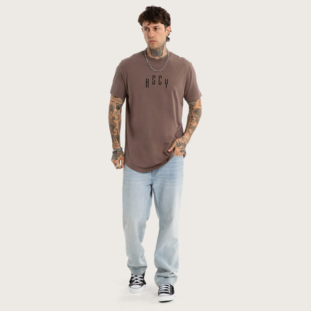 Model wears Trapped Dual Curved Tee Iron T-Shirts Grey – image 5