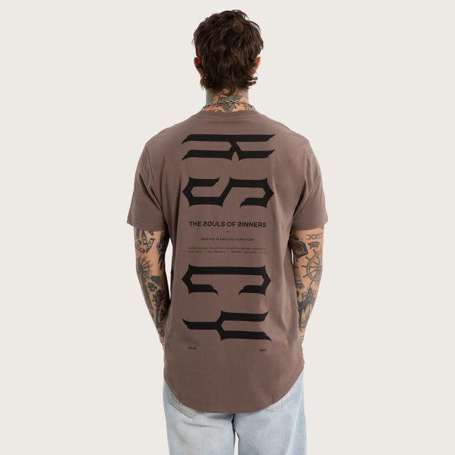 Model wears Trapped Dual Curved Tee Iron T-Shirts Grey – image 2