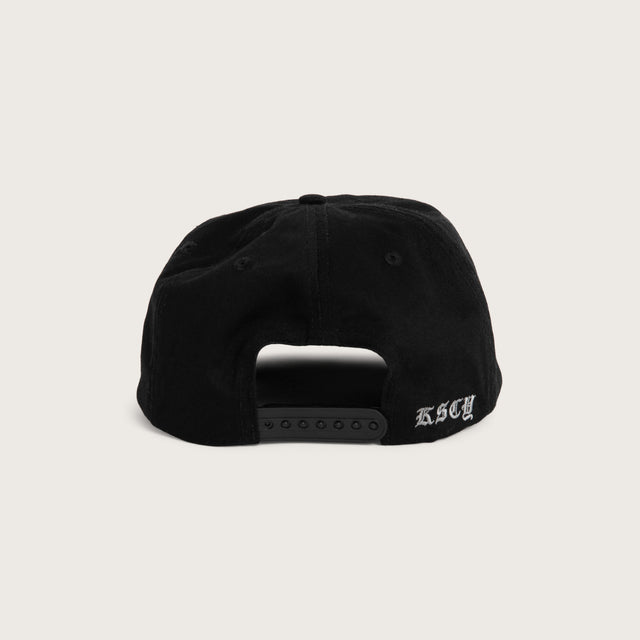 Model wears Detect Convoy Cap Jet Black Caps Black – image 4