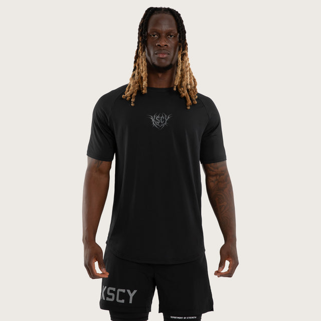 Model wears Fuel Training Raglan Tee Anthracite Black T-Shirts Black – image 1