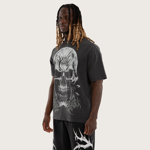 Model wears Creeper Pump Cover Raptor Tee Pigment Black T-Shirts Black – image 3