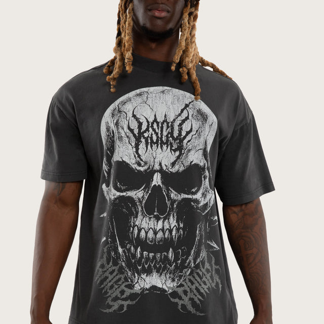 Model wears Creeper Pump Cover Raptor Tee Pigment Black T-Shirts Black – image 4