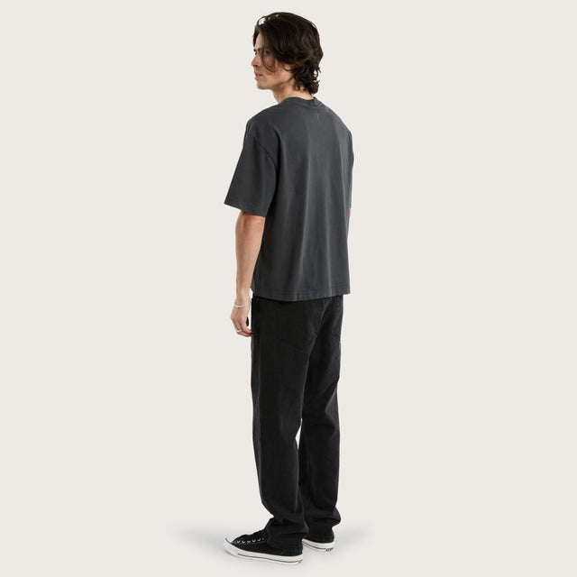 Model wears Gillette Heavy Crop Tee Pigment Asphalt T-Shirts in Grey - Image 5