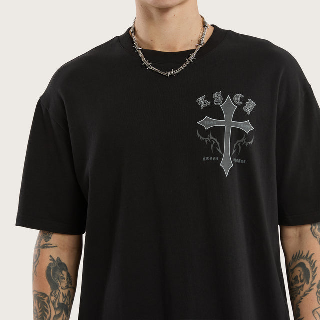 Model wears Lithium Box Fit Tee Jet Black T-Shirts in Black - Image 5