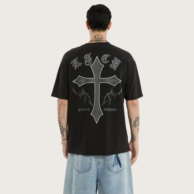Model wears Lithium Box Fit Tee Jet Black T-Shirts in Black - Image 1