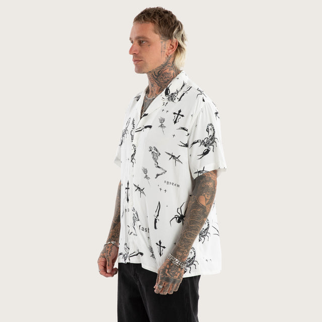 Model wears Scatter Resort Short Sleeve Shirt White Print Short Sleeve Shirts in White - Image 3