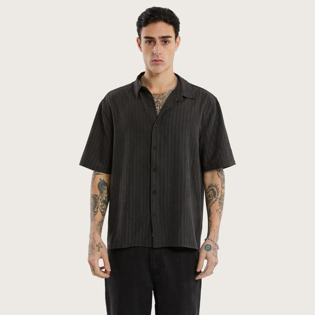 Solemn Shortsleeve Shirt Jet Black