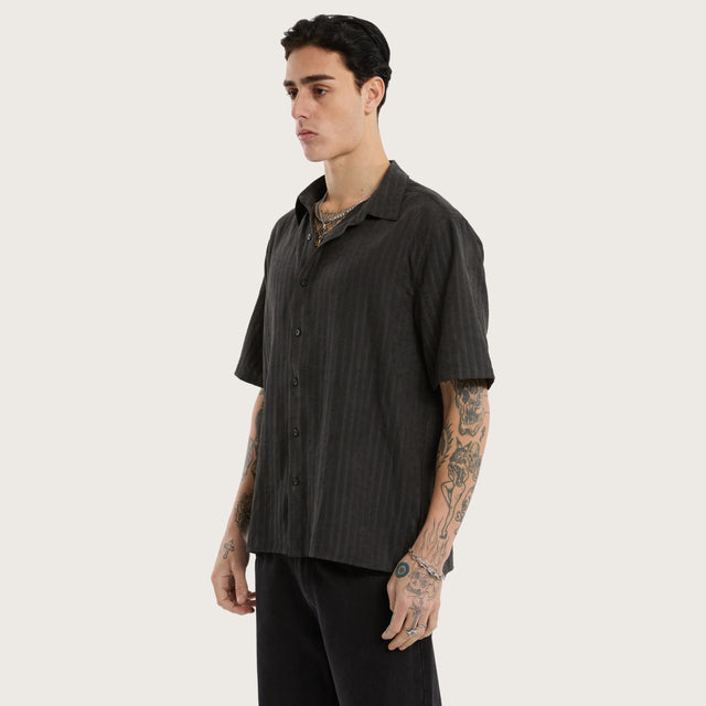 Solemn Shortsleeve Shirt Jet Black