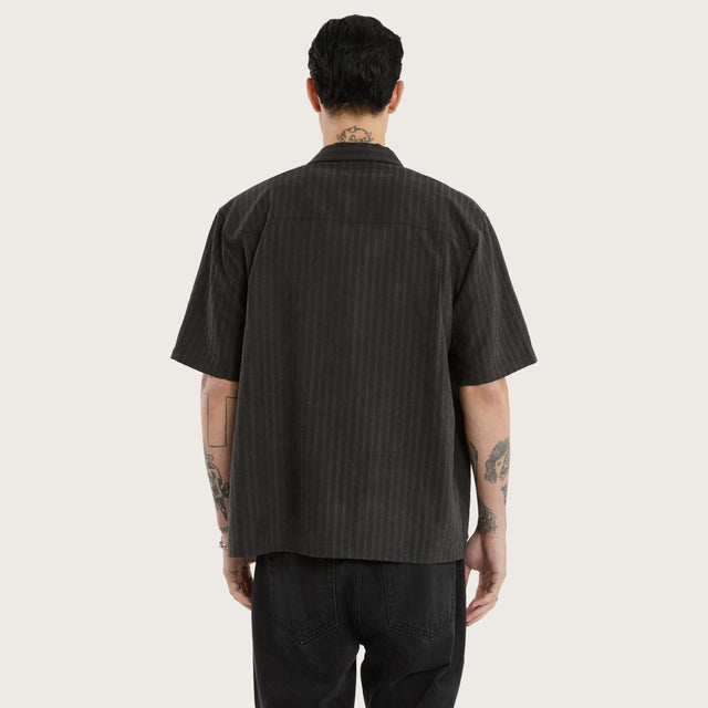 Solemn Shortsleeve Shirt Jet Black