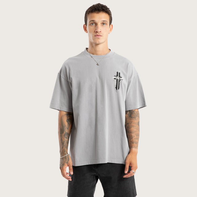 Model wears Grail Standard Tee Silvery Grey T-Shirts in Grey - Image 1