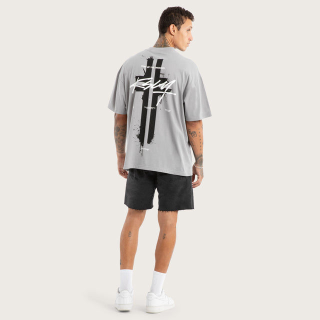 Model wears Grail Standard Tee Silvery Grey T-Shirts in Grey - Image 5