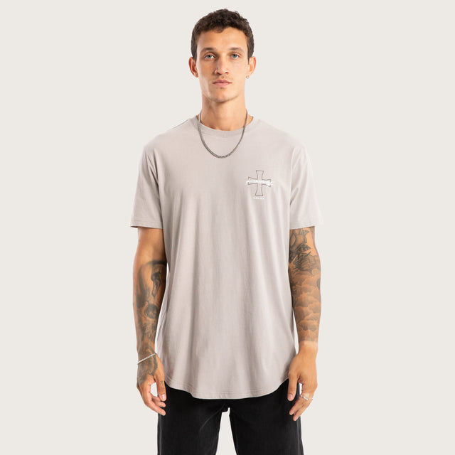 Model wears Crossover Dual Curved Tee Paloma T-Shirts Grey – image 1
