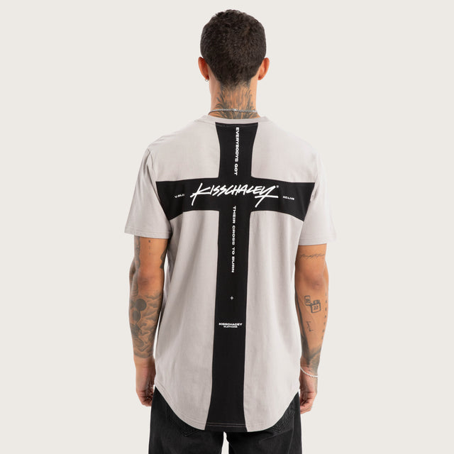 Model wears Crossover Dual Curved Tee Paloma T-Shirts Grey – image 2