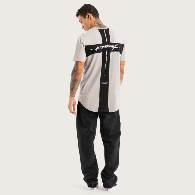 Model wears Crossover Dual Curved Tee Paloma T-Shirts Grey – image 5