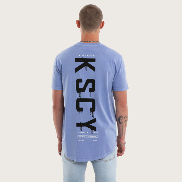 Model wears Division Dual Curved Tee Pigment Paloma T-Shirts Grey – image 4