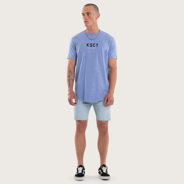 Model wears Division Dual Curved Tee Pigment Paloma T-Shirts Grey – image 6