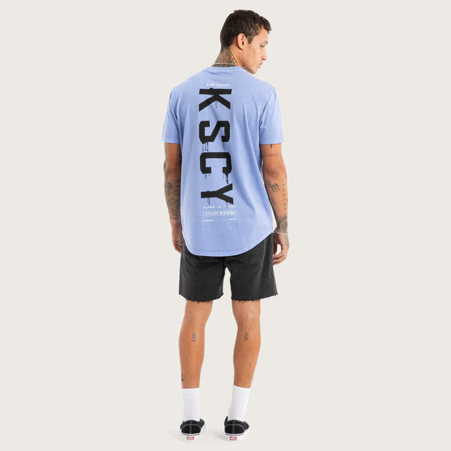 Model wears Division Dual Curved Tee Pigment Purple Trumpet T-Shirts Purple – image 5