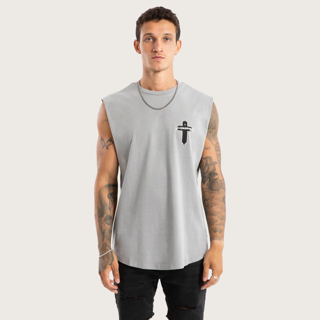 Model wears Tombstone Dual Curved Muscle Pigment Alloy Muscle Tees Grey – image 1