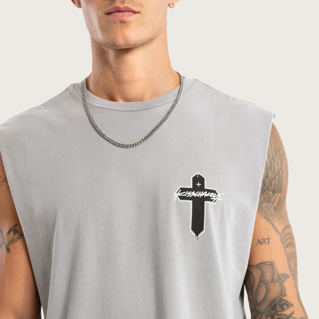 Model wears Tombstone Dual Curved Muscle Pigment Alloy Muscle Tees Grey – image 3