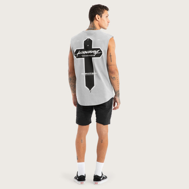 Model wears Tombstone Dual Curved Muscle Pigment Alloy Muscle Tees Grey – image 5