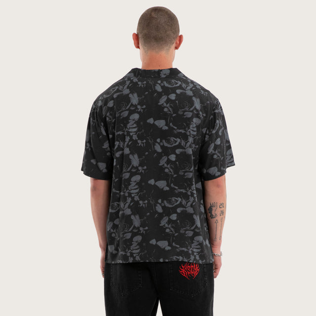 Model wears Thorn Button Up Shirt Black Print Long Sleeve Shirts Black – image 3