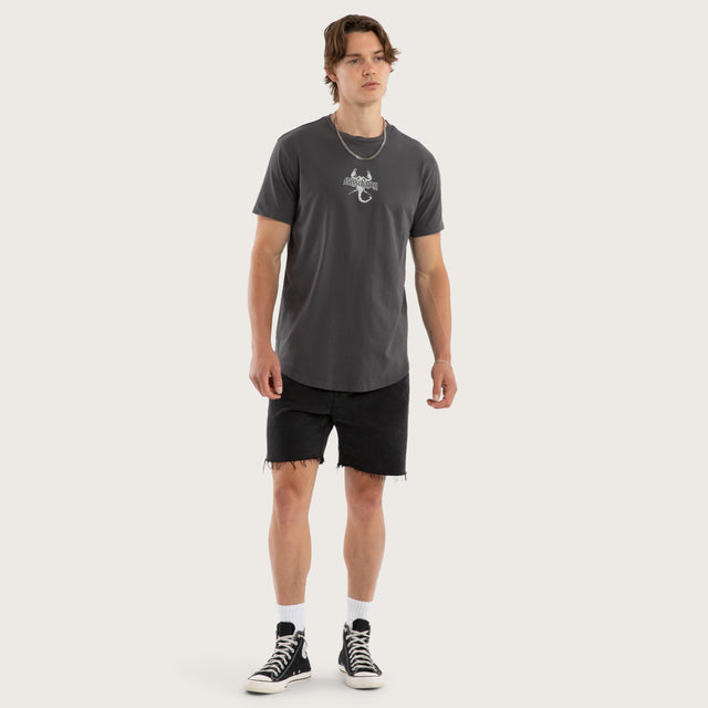 Model wears Arizona Dual Curved Tee Pigment Asphalt T-Shirts Grey – image 2