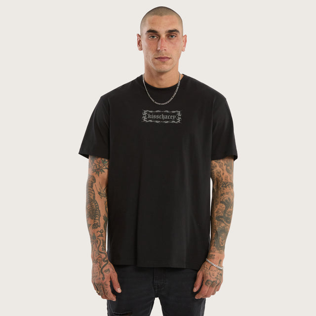 Model wears Saviour Relaxed Tee Jet Black T-Shirts Black – image 1